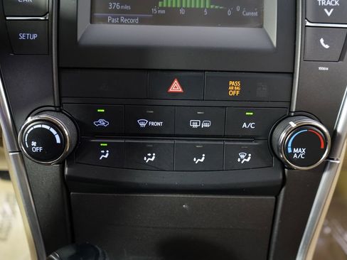 Used 2016 Toyota Camry LE FWD image 30