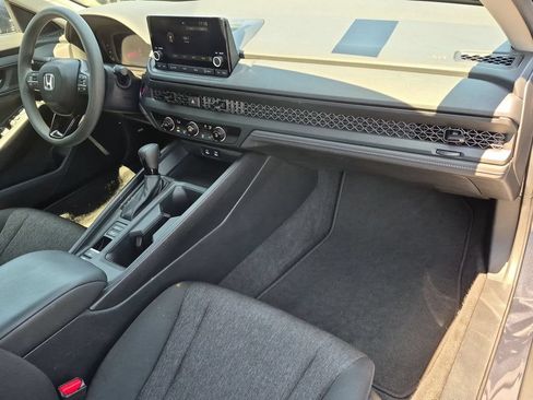 Used 2025 Honda Accord LX image 31