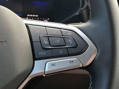 Used 2024 Volkswagen Taos SE image 23