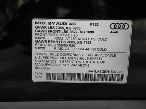 Used 2022 Audi e-tron Premium Plus w/ Premium Plus Package image 50