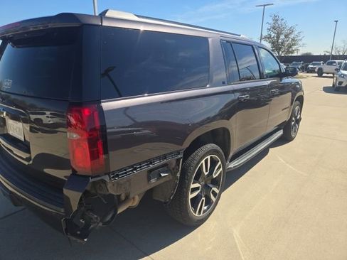 Used 2018 Chevrolet Suburban LT image 2
