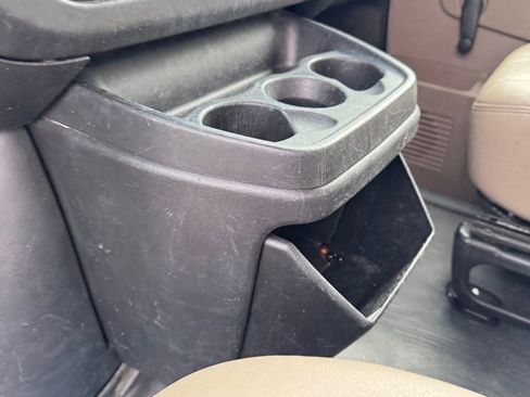 Used 2016 Chevrolet Express 3500 image 9