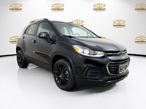 Used 2022 Chevrolet Trax LT w/ Midnight Edition image 1