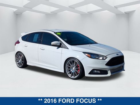 Used 2016 Ford Focus ST image 2