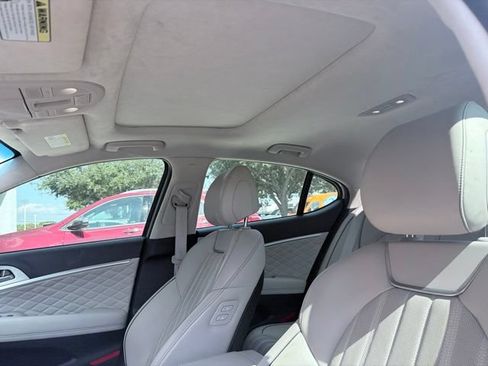 Used 2019 Genesis G70 3.3T Advanced w/ Prestige Package RWD image 9