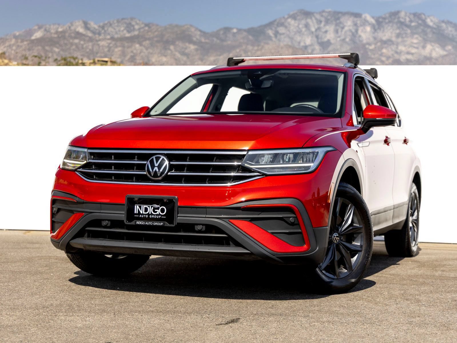Used 2023 Volkswagen Tiguan SE FWD image 1