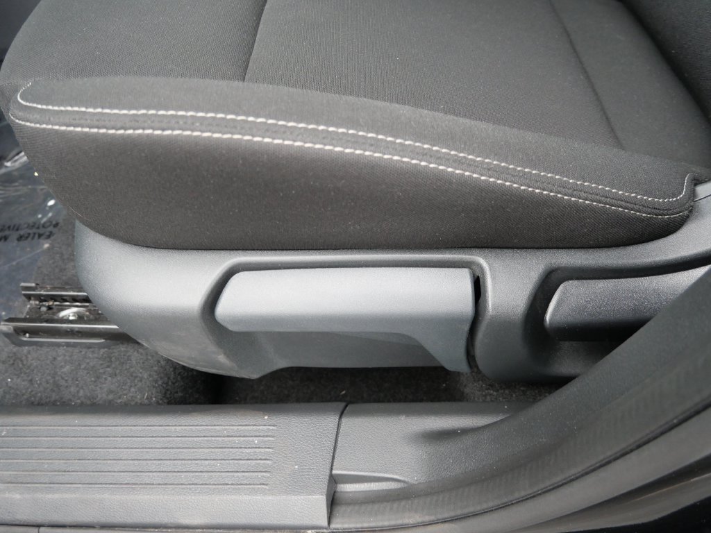 Used 2025 Nissan Rogue S AWD/4WD image 15