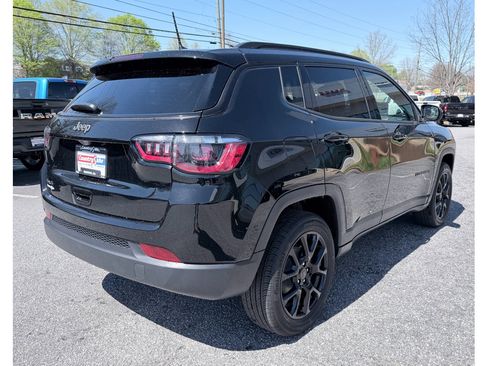 New 2026 Jeep Compass Latitude image 6