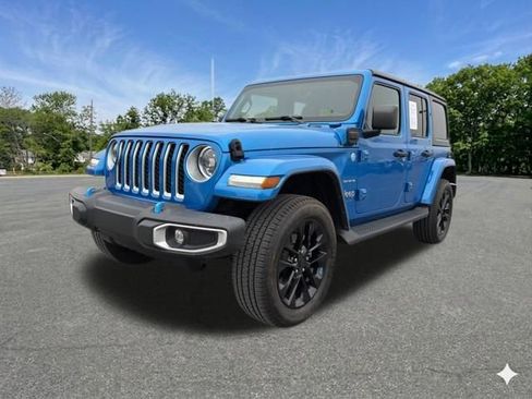 Used 2023 Jeep Wrangler Sahara w/ Cold Weather Group AWD/4WD image 4