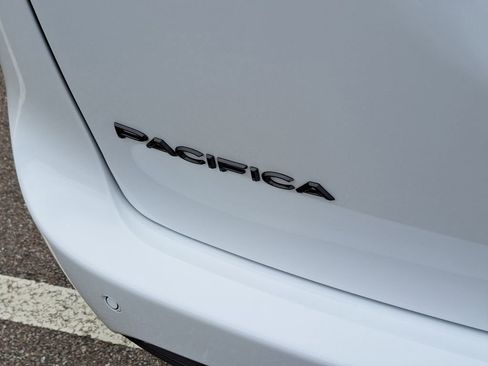 New 2026 Chrysler Pacifica Select image 7