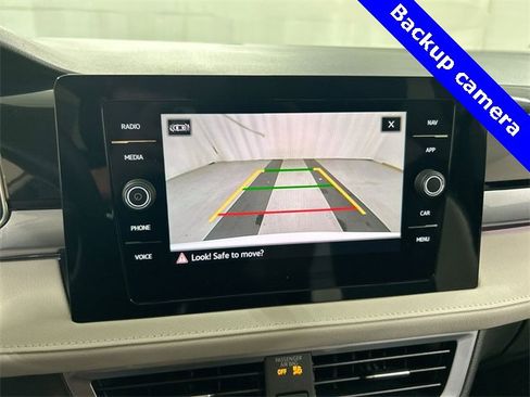 Certified 2025 Volkswagen Taos SEL w/ Black Wheel Plus Package image 21