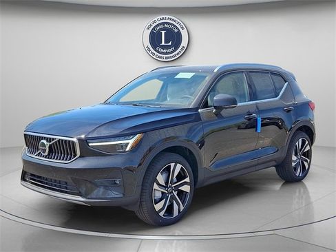 New 2025 Volvo XC40 B5 Ultra w/ Climate Package image 3