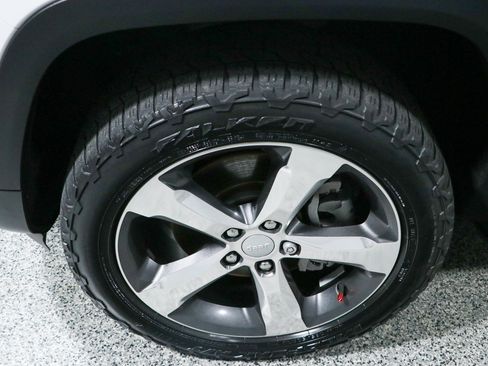 Used 2021 Jeep Grand Cherokee L Limited RWD image 11