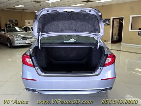 Used 2018 Honda Accord LX image 9