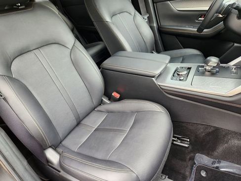 Used 2024 MAZDA CX-90 Plug-In Hybrid w/ Preferred AWD/4WD image 15