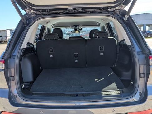 Used 2023 Jeep Grand Cherokee Limited w/ Black Appearance Package image 25