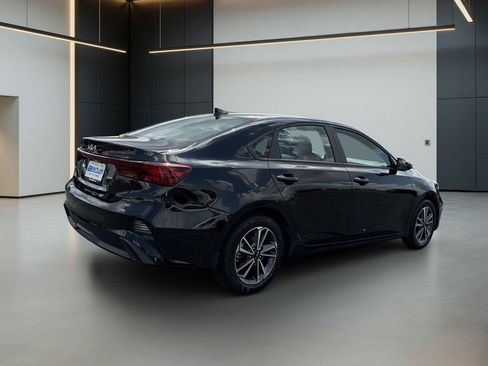 Used 2023 Kia Forte LXS w/ LXS Technology Package FWD image 6