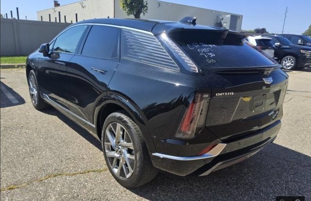 Used 2025 Cadillac Optiq Luxury 2 w/ LPO, Floor Liner Package AWD/4WD image 4