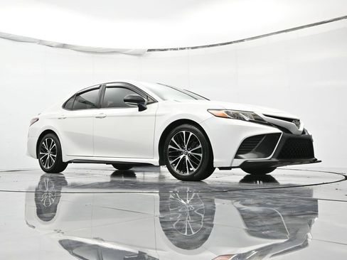 Used 2018 Toyota Camry SE w/ Moonroof Package image 42