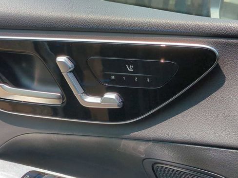 Used 2025 Mercedes-Benz GLC 300 4MATIC image 18