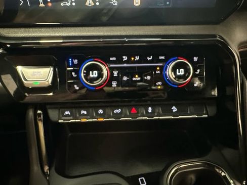 Used 2025 GMC Sierra 1500 AT4 w/ AT4 Premium Package AWD/4WD image 16