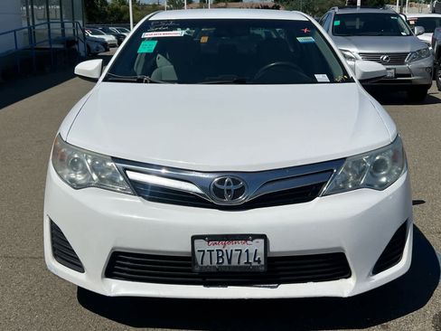 Used 2014 Toyota Camry LE FWD image 2