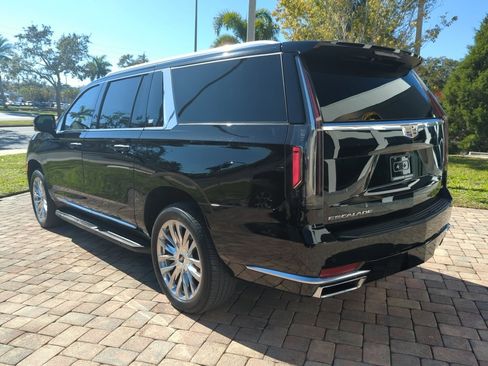 Used 2023 Cadillac Escalade ESV Premium Luxury image 4