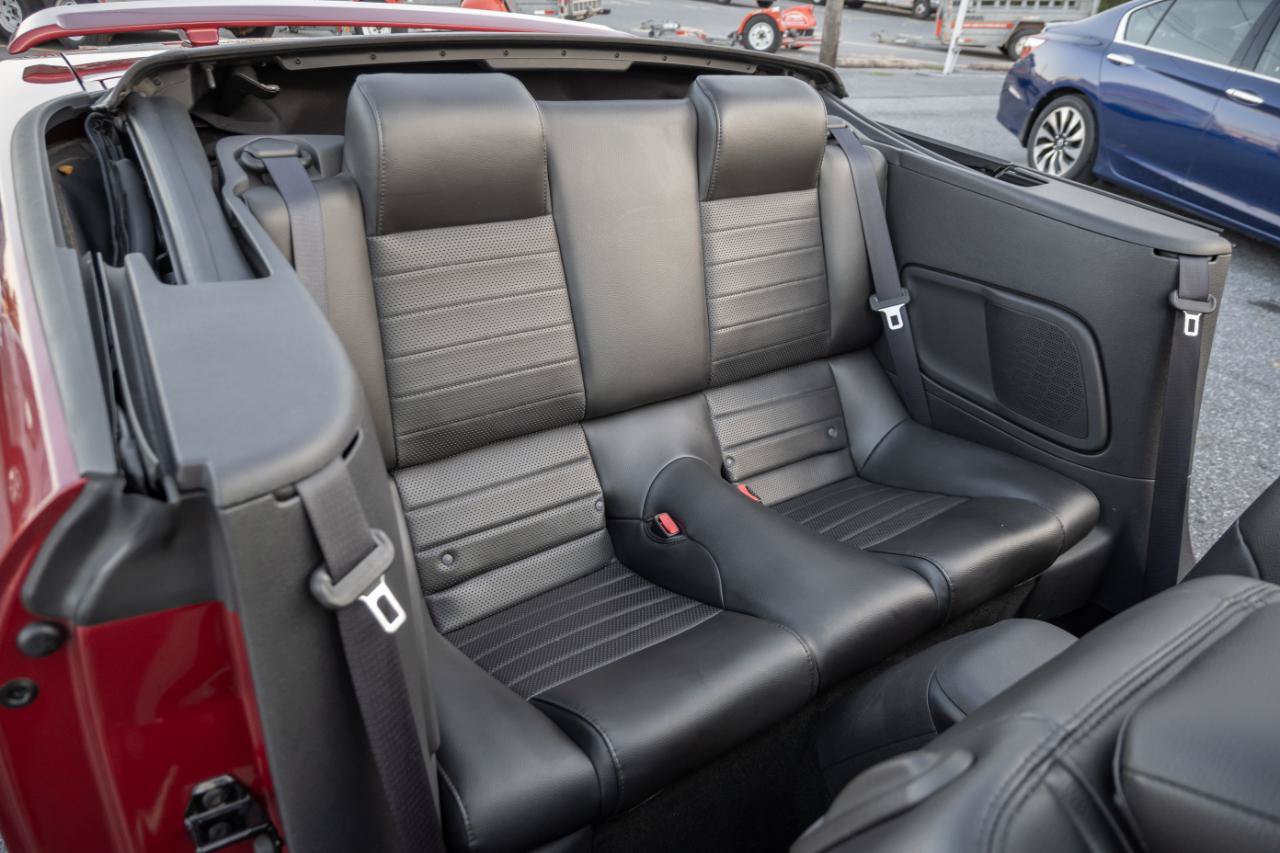 Used 2006 Ford Mustang GT Premium RWD image 32
