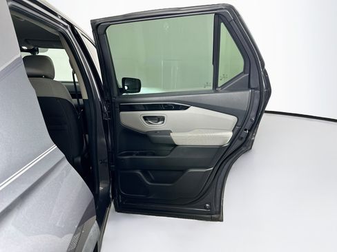 Used 2023 Honda Pilot LX image 29
