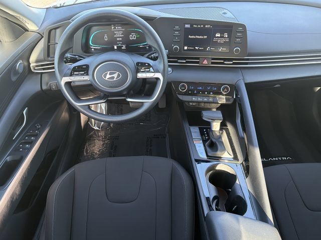Certified 2026 Hyundai Elantra Hybrid FWD image 25