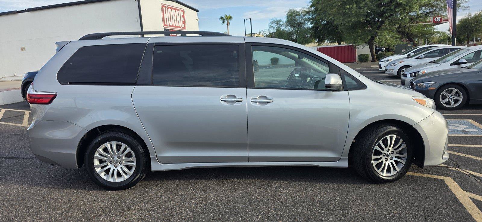 Used 2018 Toyota Sienna XLE FWD image 4