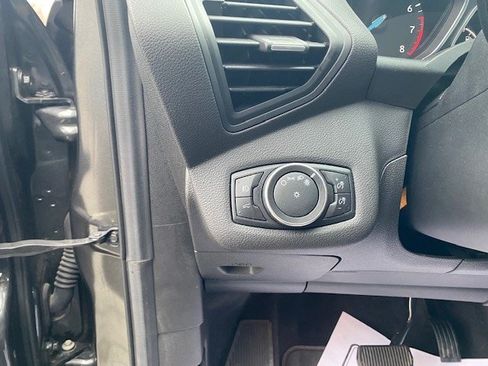 Certified 2017 Ford Escape SE w/ Equipment Group 201A AWD/4WD image 8