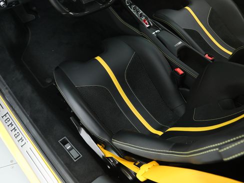 Certified 2022 Ferrari F8 Tributo RWD image 27