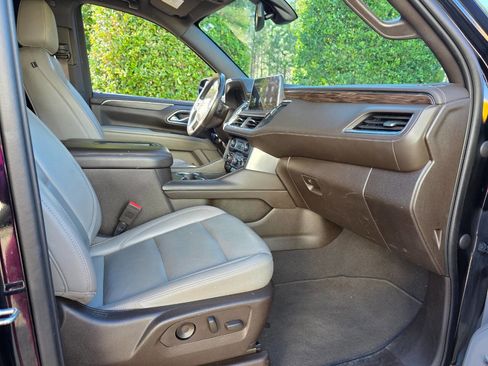 Used 2021 Chevrolet Suburban LT image 36