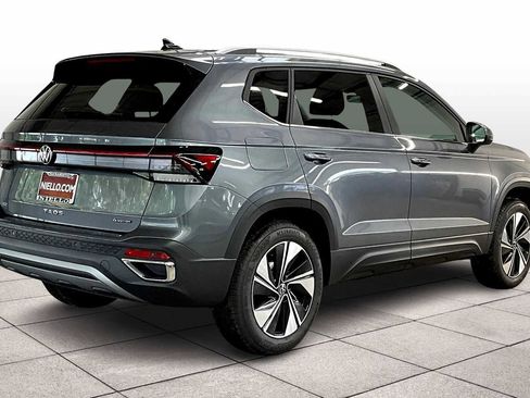 New 2026 Volkswagen Taos SE image 4