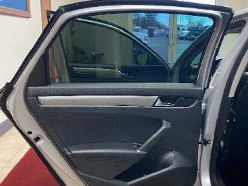 Used 2020 Volkswagen Passat 2.0T S image 14