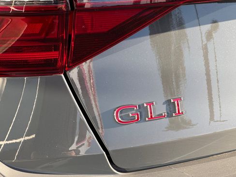 Used 2024 Volkswagen Jetta GLI 40th Anniversary Edition image 33