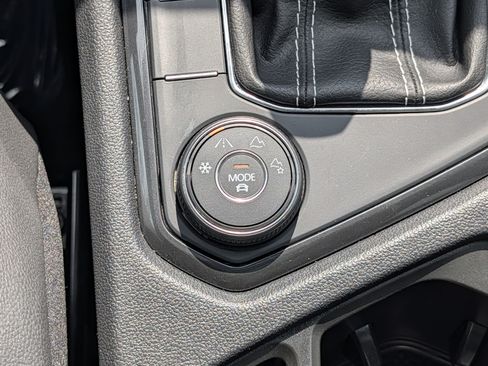 Certified 2023 Volkswagen Tiguan SE R-Line AWD/4WD image 29