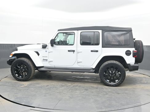 Used 2023 Jeep Wrangler Sahara w/ Cold Weather Group image 7