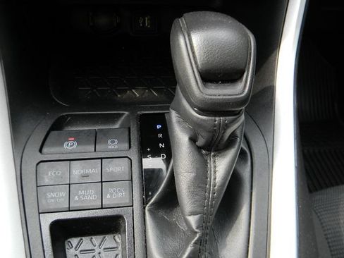 Used 2024 Toyota RAV4 LE AWD/4WD image 16