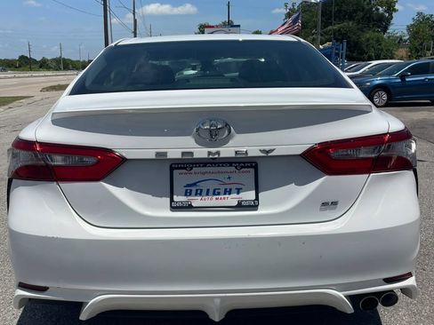 Used 2018 Toyota Camry SE FWD image 3