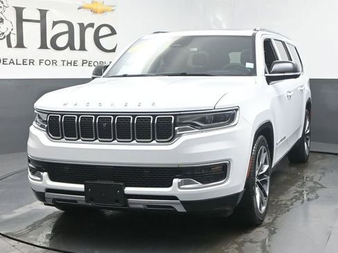 Used 2023 Jeep Wagoneer L Series III w/ Premium Group I AWD/4WD image 7