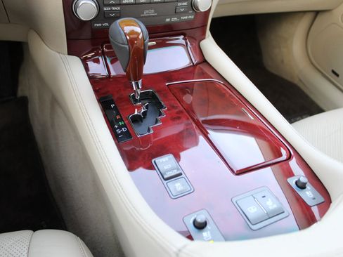 Used 2011 Lexus LS 460 w/ Luxury Value Edition image 20