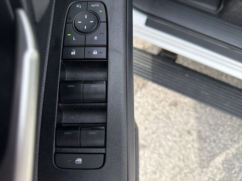 Used 2025 Toyota 4Runner Limited image 24