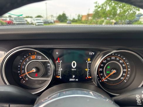 Used 2023 Jeep Wrangler Unlimited Sahara AWD/4WD image 7