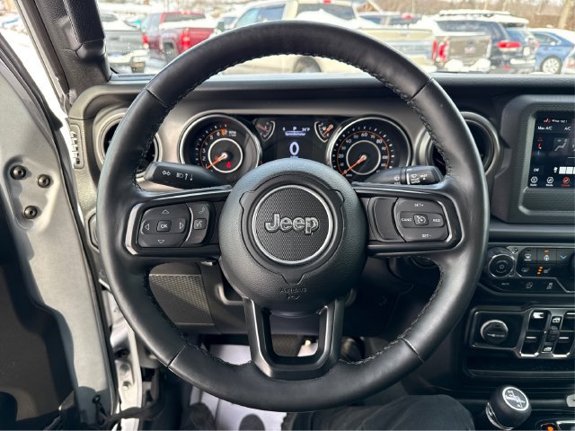 Used 2022 Jeep Gladiator Sport AWD/4WD image 19