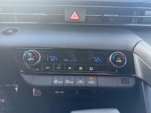 Used 2025 Hyundai Elantra Sport image 24