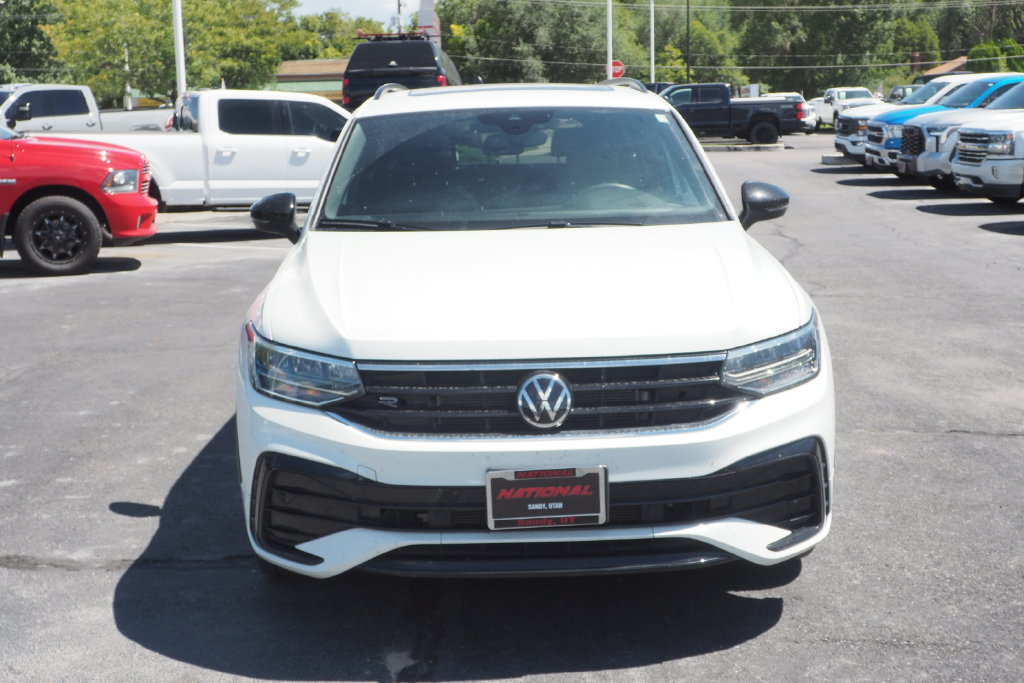 Used 2024 Volkswagen Tiguan SE R-Line AWD/4WD image 2