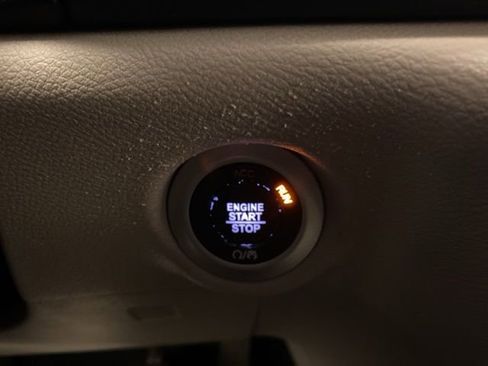 Used 2020 Chrysler Pacifica Touring-L FWD image 14