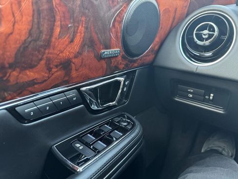 Used 2016 Jaguar XJ R-Sport image 38